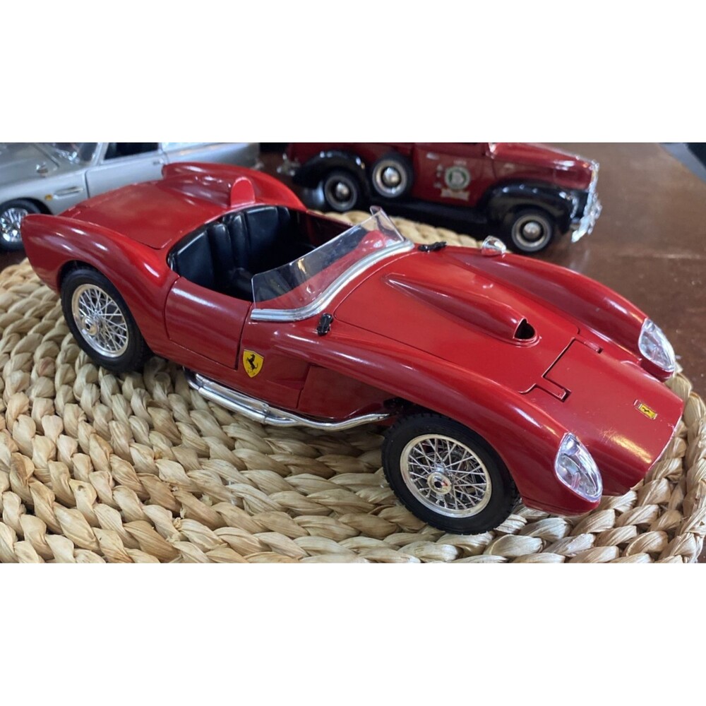 Vintage 1:18 Scale BBurago 1957 Ferrari 250 Testa Rossa - 3007 made in ITALY